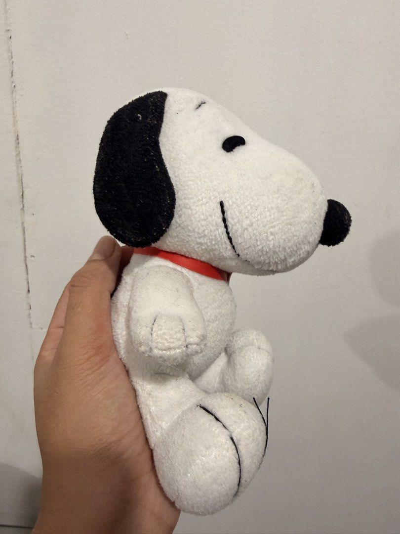 Small Snoopy Plush Toy (Category: Plushies & Soft Toys) located in Quezon City. Submitted by cookiecreammm (Listing ID 1461947670, Image 2). Description: .