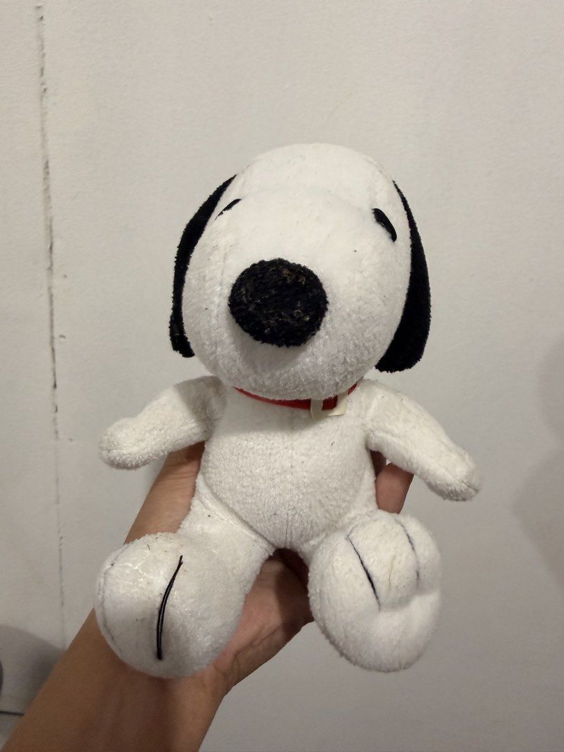 Small Snoopy Plush Toy (Category: Plushies & Soft Toys) located in Quezon City. Submitted by cookiecreammm (Listing ID 1461947670, Image 1). Description: .