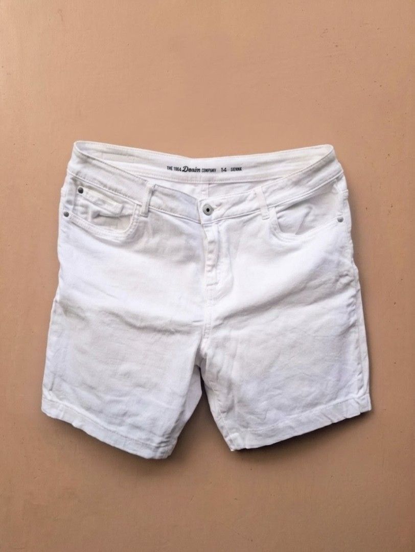 Soft denim white shorts 34-36" (Category: Shorts) located in Cebu City. Submitted by shl.ra (Listing ID 1461890556, Image 1). Description: 34-36" waist 17" length stretchable.