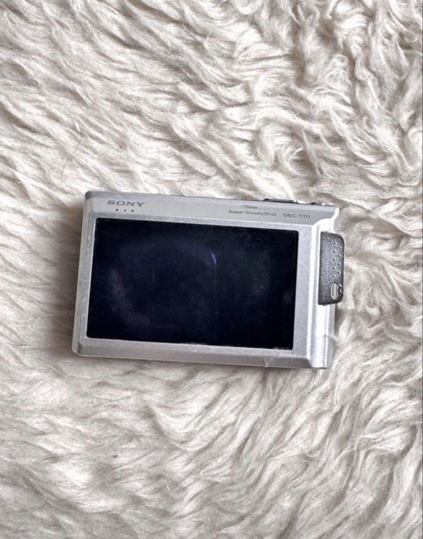 Sony Cybershot DSC T70 (with issues) (Category: Cameras) located in Cavite. Submitted by casingpavements (Listing ID 1461828678, Image 2). Description: LCD not working (needs repair) No battery door LCD burn Battery not included.
