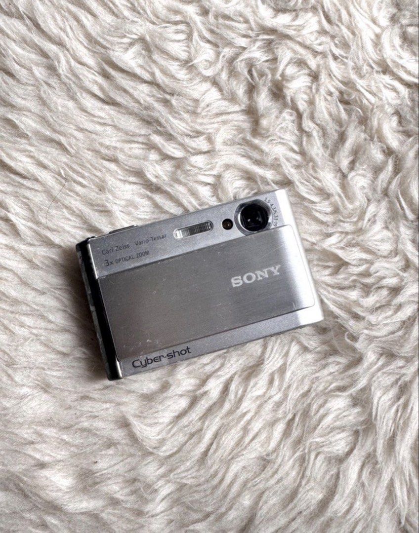 Sony Cybershot DSC T70 (with issues) (Category: Cameras) located in Cavite. Submitted by casingpavements (Listing ID 1461828678, Image 1). Description: LCD not working (needs repair) No battery door LCD burn Battery not included.