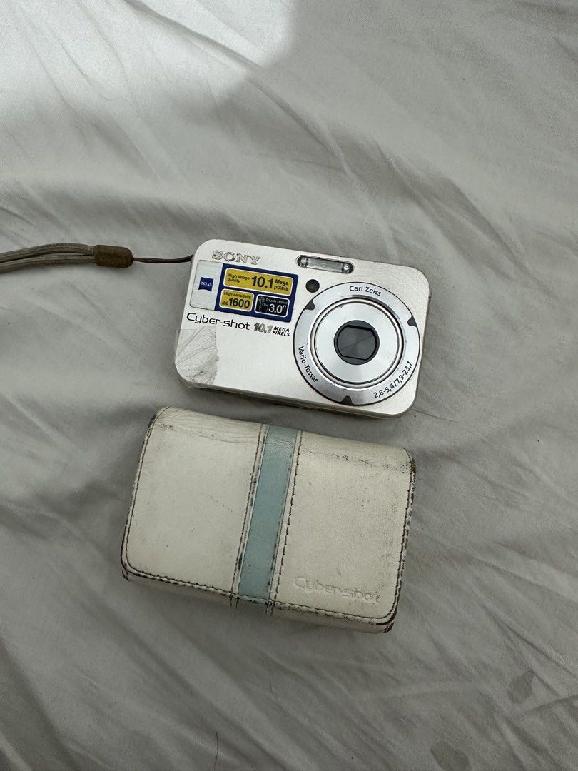 SONY CYBERSHOT DSC-N9 (Category: Cameras) located in Manila. Submitted by kyle29 (Listing ID 1461926589, Image 1). Description: FS: SONY DSC-N2 Orginal Battery Original Charger Orginal Pouch Issue: The touchscreen isn’t working. Battery door 9 Cebu City.