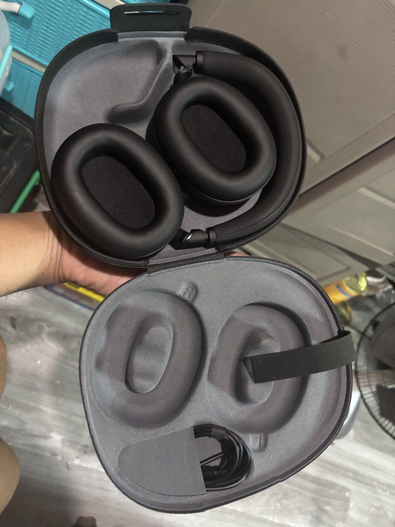 Sony WH-1000XM6 (Category: Headphones & Headsets) located in Manila. Submitted by alexissuma70152 (Listing ID 1461912364, Image 1). Description: Bnew condition inopen lang to check the unit May bawas pa if mag kasundo Bought last Sept 14, 2026 Meet up Mandaluyong/Muntinlupa.