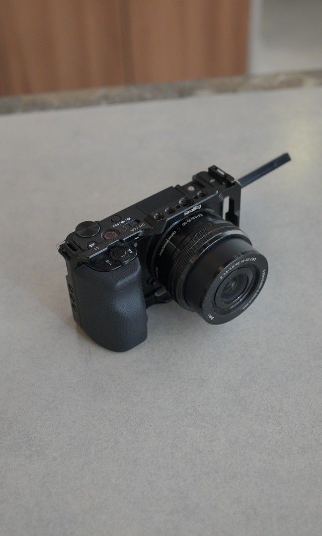 Sony ZV-E10 4K Mirrorless Camera with Kit Lens and Accessories (Category: Cameras) located in Manila. Submitted by gabrielsab31541 (Listing ID 1461822816, Image 2). Description: - Sony ZV-E10 4K Camera - Includes 16-50mm Kit Lens - Comes with SmallRig Cage - 3 Extra Batteries Included - Dual Battery Charger - Ideal for Vlogging & Content Creation - Ready to Shoot Out of the Box.