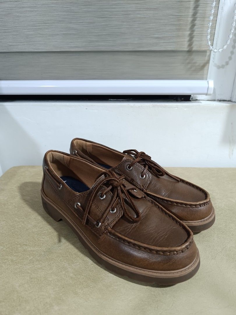 Sperry Brown Leather Boat Shoes - Size US 9.5 (Category: Casual Shoes) located in Iloilo. Submitted by minemo216 (Listing ID 1462017290, Image 2). Description: UNISEX PRELOVED Brown leather boat shoes from Sperry. Classic style with laces and durable sole. Size US 9.5, UK 7, EUR 40.5, CM 26.5. Made in Bangladesh. Great for casual wear..