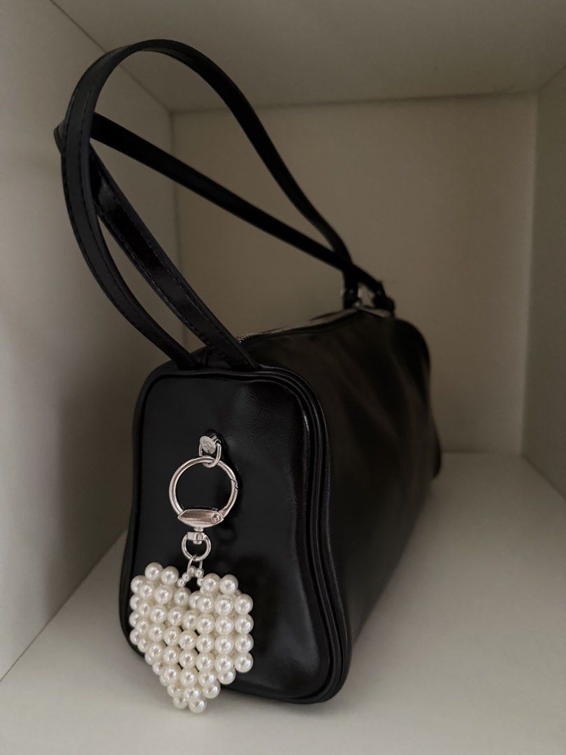 STAND OIL Black Leather Shoulder Bag (Category: Shoulder Bags) located in Makati City. Submitted by andy0019 (Listing ID 1461803131, Image 2). Description: doesnt come with the charm barely used with wallet and dust bag.