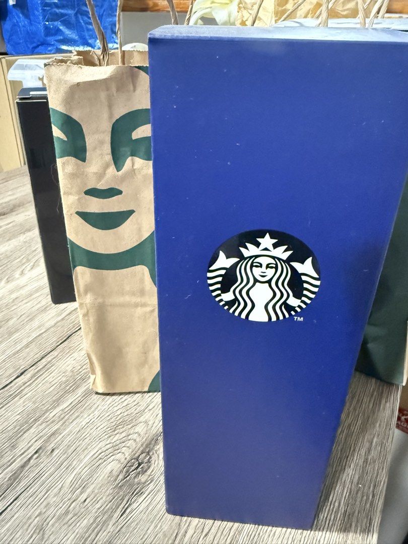 Starbucks Indigo Cold Cup with Box (Category: Water Bottles & Tumblers) located in Quezon City. Submitted by stoked1018 (Listing ID 1461889305, Image 2). Description: * Unused Starbucks indigo Cold Cup * Complete with its original box (intact with slight dirt). Ready to use or gift! * Capacity: 24 oz (710 ml) * Condition: 10/10 (Tumbler is brand new/unused) 📍 Location: Katipunan Extension, QC 🚚 Delivery: Buyer pays shipping 💳 Payment: GCash, B