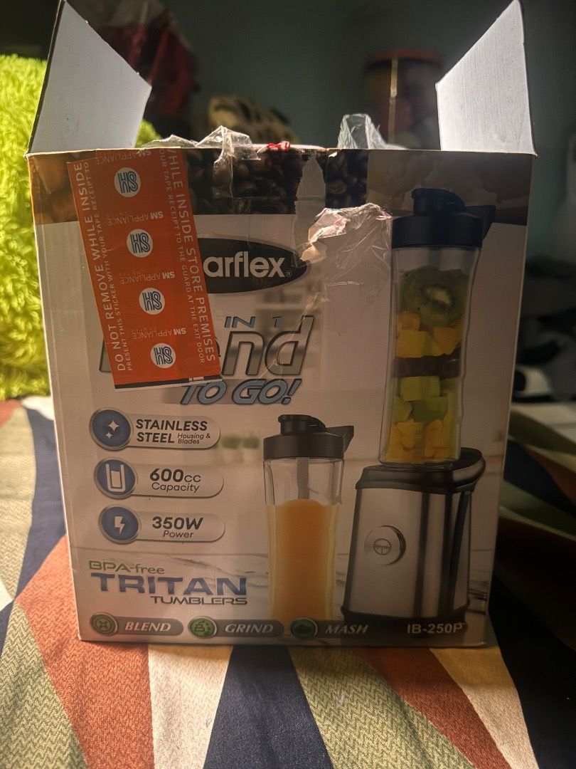 Starflex IB-250P Blend to Go Blender (Category: Juicers, Blenders & Grinders) located in Quezon City. Submitted by dragoncalm_021.369 (Listing ID 1461845116, Image 3). Description: Starflex Blend to Go Blender. Powerful 350W motor with stainless steel base. Includes two 600cc BPA-free Tritan tumblers. Perfect for smoothies and shakes. Comes in original box. I bought it for ₱1840 still have the receipt .