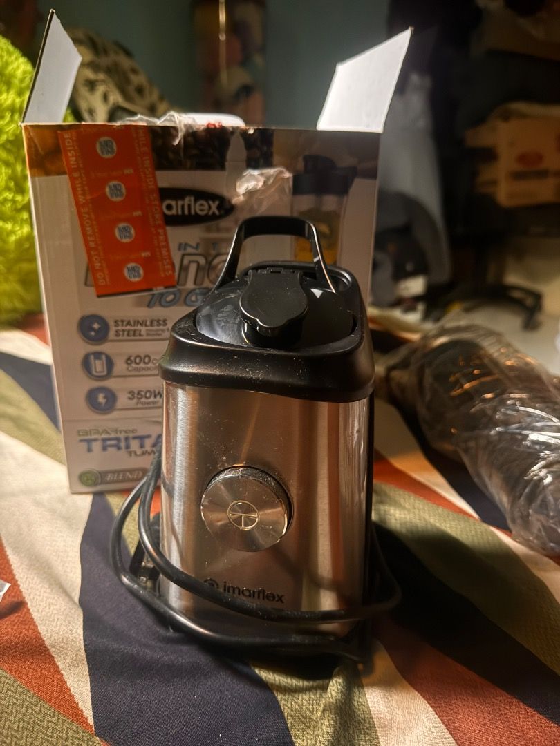 Starflex IB-250P Blend to Go Blender (Category: Juicers, Blenders & Grinders) located in Quezon City. Submitted by dragoncalm_021.369 (Listing ID 1461845116, Image 1). Description: Starflex Blend to Go Blender. Powerful 350W motor with stainless steel base. Includes two 600cc BPA-free Tritan tumblers. Perfect for smoothies and shakes. Comes in original box. I bought it for ₱1840 still have the receipt .