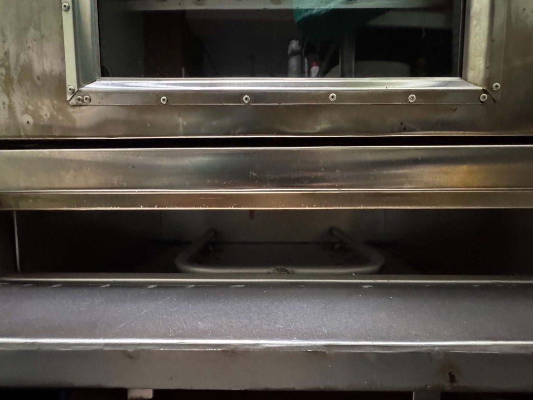 Sterling Oven 4 Trays (Category: Ovens & Toasters) located in Las Pinas. Submitted by maumeowrecto (Listing ID 1461939553, Image 3). Description: - Sterling Commercial Gas Oven - Stainless Steel Exterior - Built-in Thermometer - Two (2) Shelves Inside - Bottom Storage Drawer - Ideal for Bakeries or Restaurants - In excellent working condition RFS; Upgrade 4trays + (Free 2 Trays) H30 W26 L45 inch Sterling Oven.