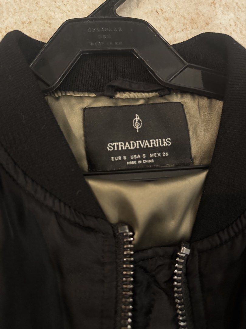 Stradivarius Quilted/Soft Black Bomber Jacket (Category: Coats, Jackets and Outerwear) located in Makati City. Submitted by ilovefruitrollups (Listing ID 1461835439, Image 2). Description: super super plush inside and high quality.