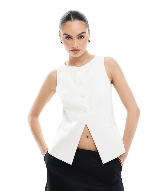 Stradivarius White Sleeveless Button-Up Vest (Category: Sleeveless) located in Mandaluyong City. Submitted by yv.stuff (Listing ID 1461831075, Image 1). Description: - White sleeveless vest from Stradivarius - Button-up front with two pocket details - Made in Bangladesh - Size XS - Perfect for layering over tops or dresses - Can be worn open or closed for a sharp look.
