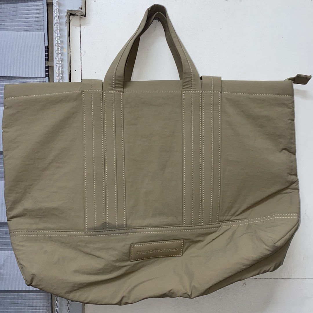 Straightforward: Sopro Tote Bag Soybean (Category: Tote Bags) located in Manila. Submitted by doublea11 (Listing ID 1461936864, Image 3). Description: Disclaimer - Barely used - Stain in front as seen in the photo but the bag is still in very good condition - Original price is 999 but bought it for 879 only - RFS: Declutter .