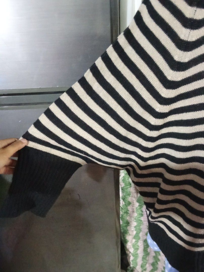 Stripes streetstyle knitted top (Category: Others Tops) located in Meycauayan. Submitted by midori021 (Listing ID 1461835025, Image 2). Description: oversize.