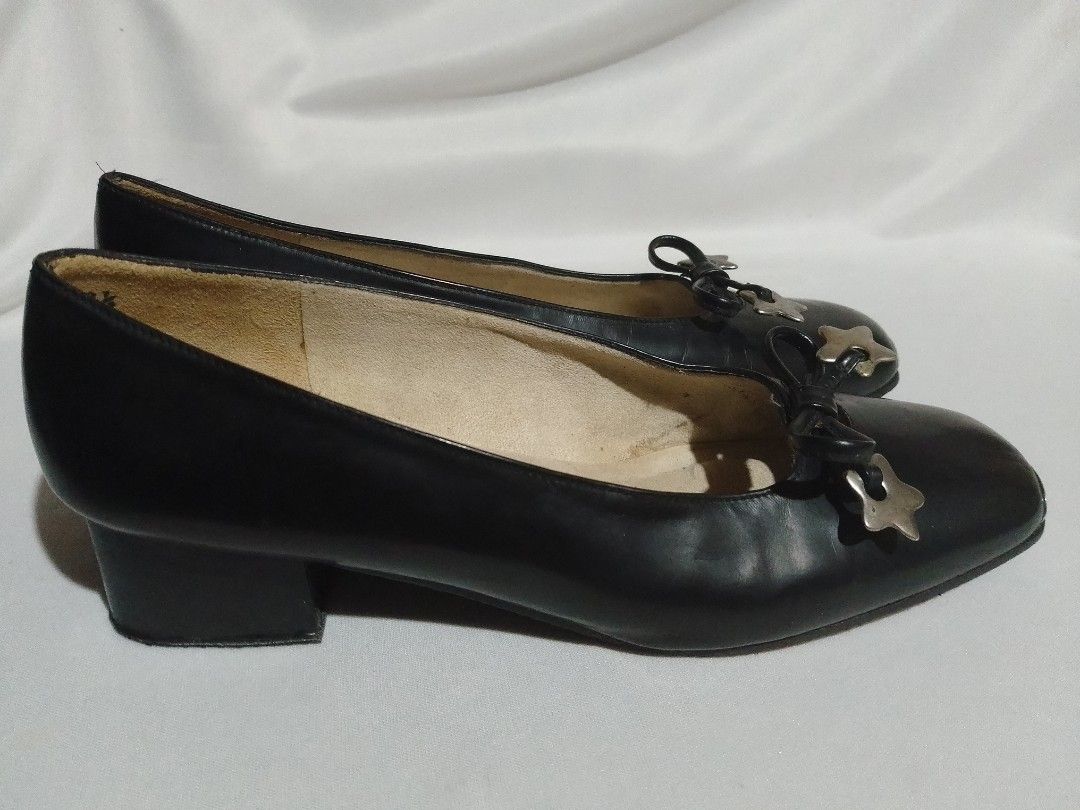 Stuart Weitzman Vintage Leather Ballet Shoes (Category: Heels) located in San Miguel. Submitted by skirt_girlph (Listing ID 1461929010, Image 3). Description: Stuart Weitzman leather ballet heel shoes Vintage design with a combination of the square toe, silver toe caps, and leather bows accented with dangling silver star points to a y2k-era design. With leather outsole Replaced with outsole protectors on heels. Overall lightly used condition Perf