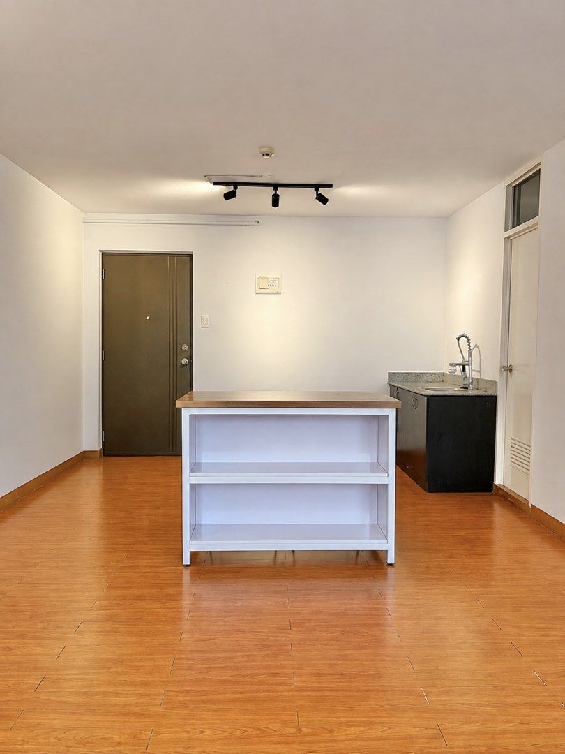 Studio unit in Alabang (Category: Apartments & Condos) located in Manila. Submitted by thepinoyseller (Listing ID 1462026396, Image 2). Description: 📍Asia Enclaves - west service road near Alabang Hills ✅ Exec. studio - 36sqm ✅ semi furnished ✅ short term - 6mos to a year ✅ long term - a year to 2 years ✅ access to pool & playground ✅ quiet surroundings, second floor unit ✅ midway to alabang and sucat highway ⚠️ 1mo advance 2mo deposit - then PD
