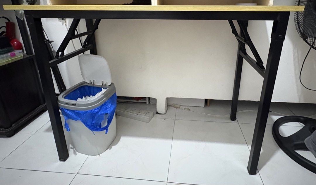 Study table / Computer table (Category: Tables & Sets) located in Manila. Submitted by nikkilodeonn (Listing ID 1461950987, Image 3). Description: .