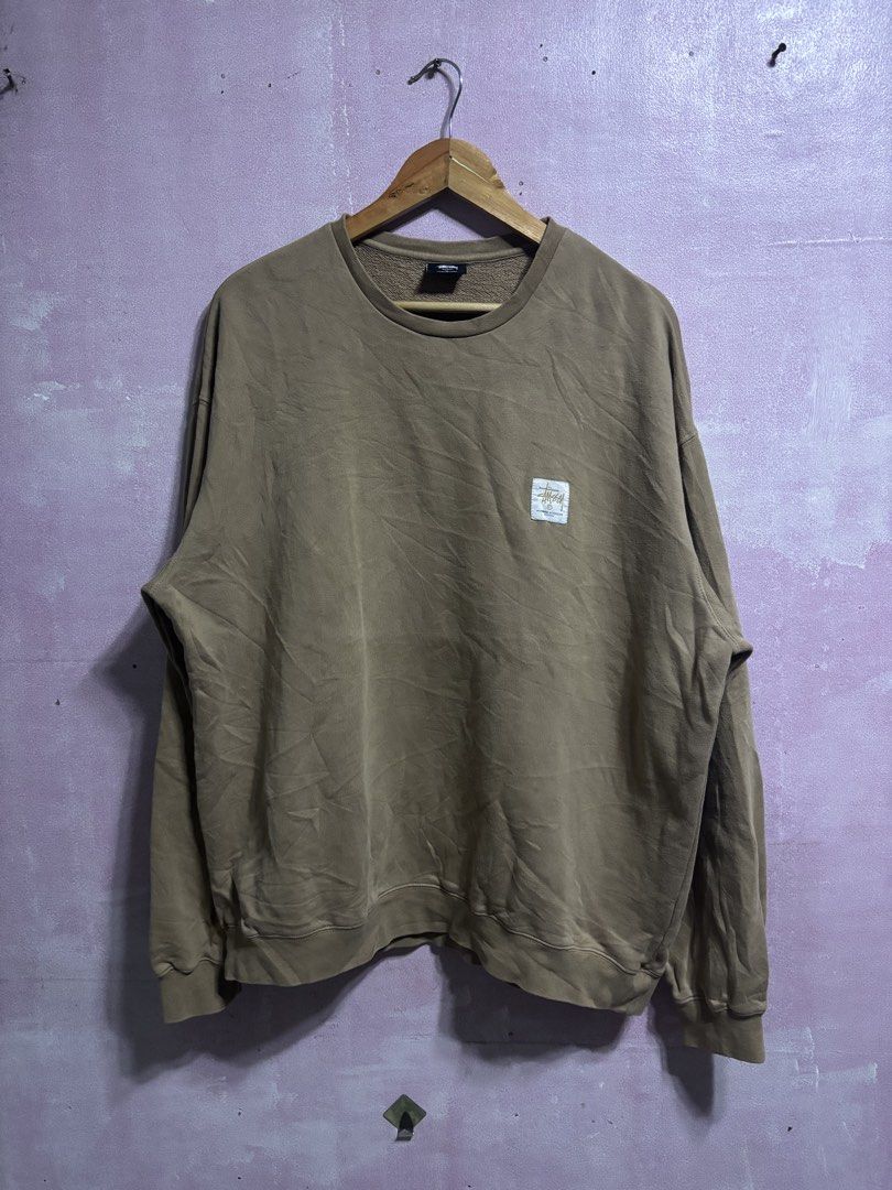 STUSSY CREWNECK (Category: Activewear) located in Manila. Submitted by mangbebong_05 (Listing ID 1461922816, Image 1). Description: STUSSY CREWNECK BROWN MEDIUM ON TAG WIDTH 26 LENGTH 29 EXCELLENT CONDITION .