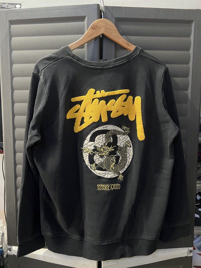 Stussy Dragon Sweatshirt (Category: Coats, Jackets and Outerwear) located in Angono. Submitted by odd.fitt (Listing ID 1461985948, Image 1). Description: XXL 24W 27L Off.
