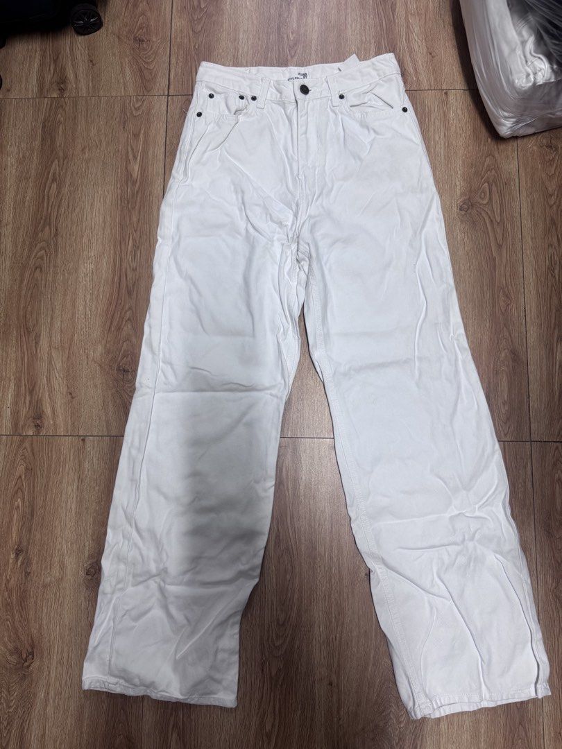 STYLENANDA WHITE DENIM JEANS (Category: Jeans) located in Makati City. Submitted by sassywear.ph (Listing ID 1461972938, Image 1). Description: No stains/flaws. Fits 27-28 waistline. .