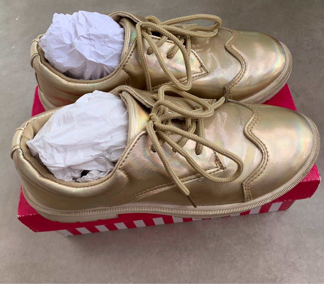 Sugar kids Gold Shoes (Category: Babies & Kids Fashion) located in Paranaque City. Submitted by famsale2016 (Listing ID 1461849731, Image 2). Description: -24cm ountsole -Like new. Worn only once ng anak ni madam sa isang event. It just needs cleaning..