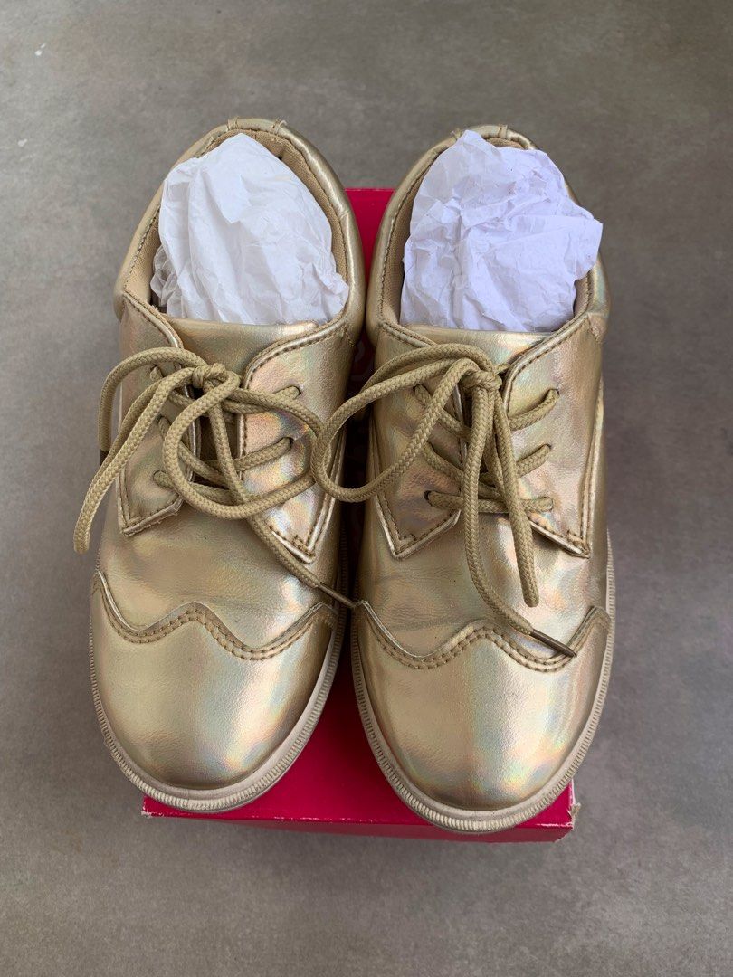 Sugar kids Gold Shoes (Category: Babies & Kids Fashion) located in Paranaque City. Submitted by famsale2016 (Listing ID 1461849731, Image 1). Description: -24cm ountsole -Like new. Worn only once ng anak ni madam sa isang event. It just needs cleaning..