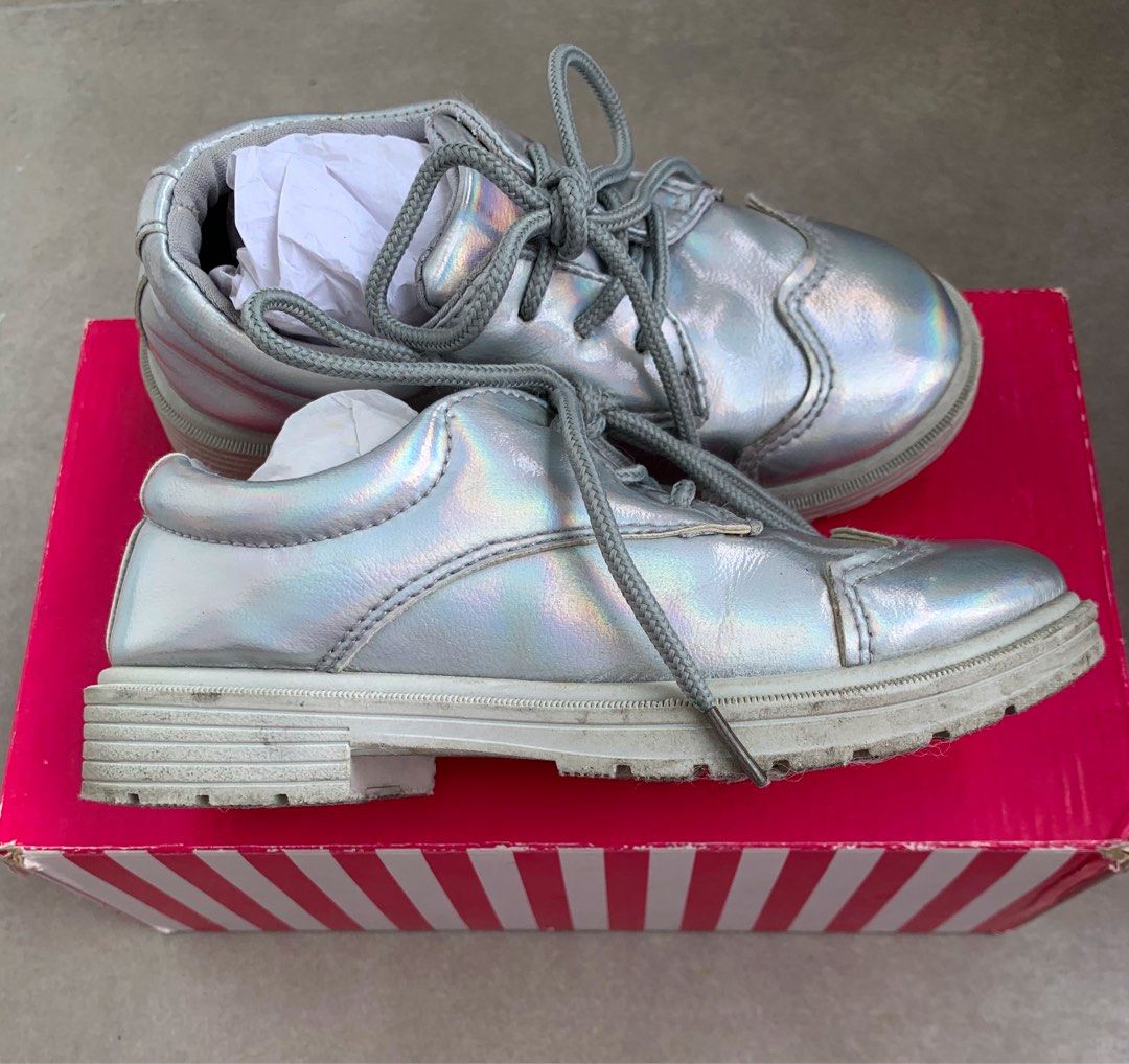 Sugar Kids Silver Gray shoes (Category: Babies & Kids Fashion) located in Paranaque City. Submitted by famsale2016 (Listing ID 1461854702, Image 2). Description: -Size 10 19.5 outsole -Like new. It just needs cleaning. -Please send your offer and let’s see. ❤️.