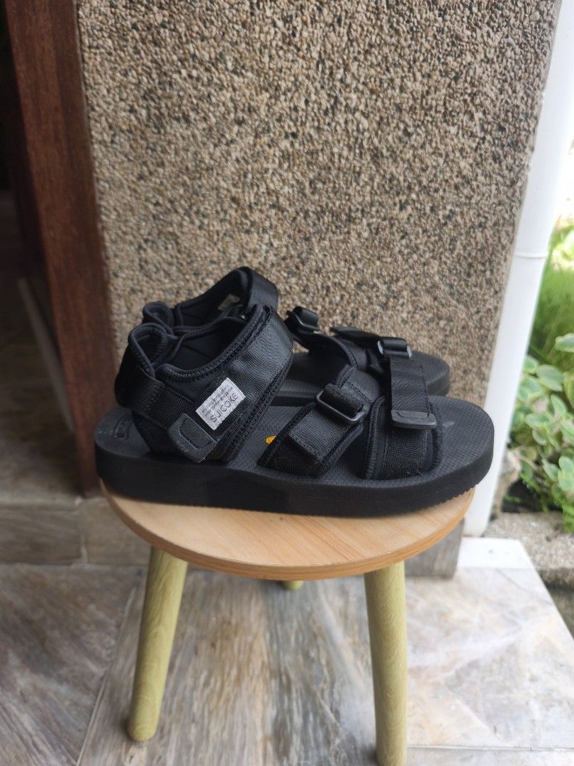 Suicoke Sandals (Category: Casual Shoes) located in Lucena. Submitted by 0174.archive (Listing ID 1461811802, Image 2). Description: very good used condition no major flaws 9/10 condition rate pair only size 9us / 27cm / 8 Eu.