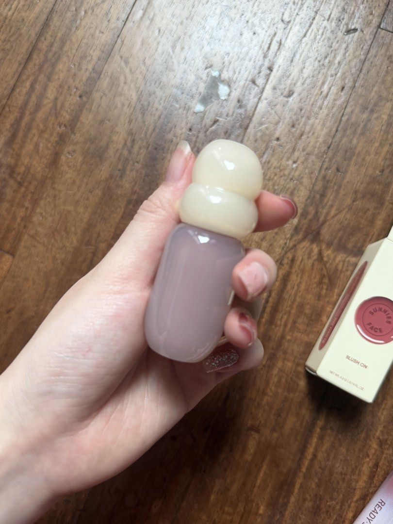 Sunnies Face Blush On (SugarPlum) (Category: Makeup) located in Makati City. Submitted by colettecollective (Listing ID 1461802410, Image 2). Description: Swatched once. Got from Sunnies Store itself.