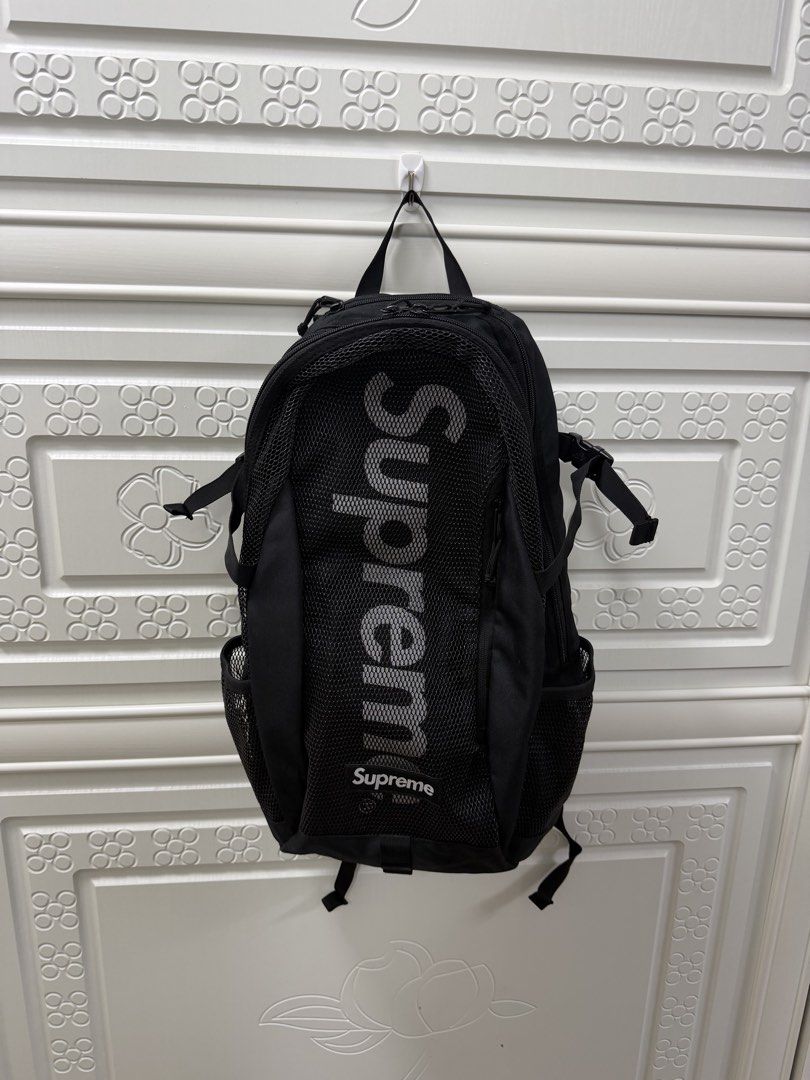 Supreme Backpack SS20 Black （分類：背包）位於 Hong Kong。 由 fakeicutjj 提交（商品編號 1461946438，圖片 1）。簡介： Almost new 100 ％ authentic 。