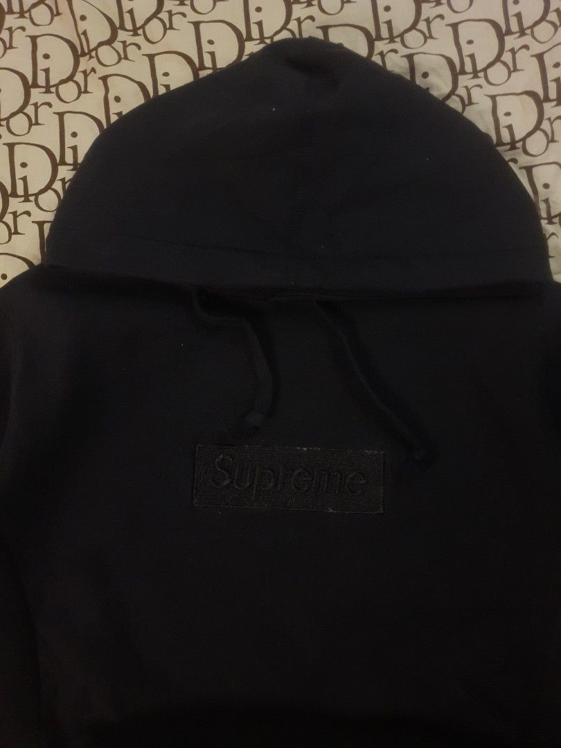 Supreme bogo hoodie black (Category: Luxury Apparel) located in San Fernando. Submitted by retro.district. (Listing ID 1461992086, Image 2). Description: - Supreme Bogo hoodie - Size: Small (20x27) - Condition: Excellent - no issue - Color Rate: 9.5/10.