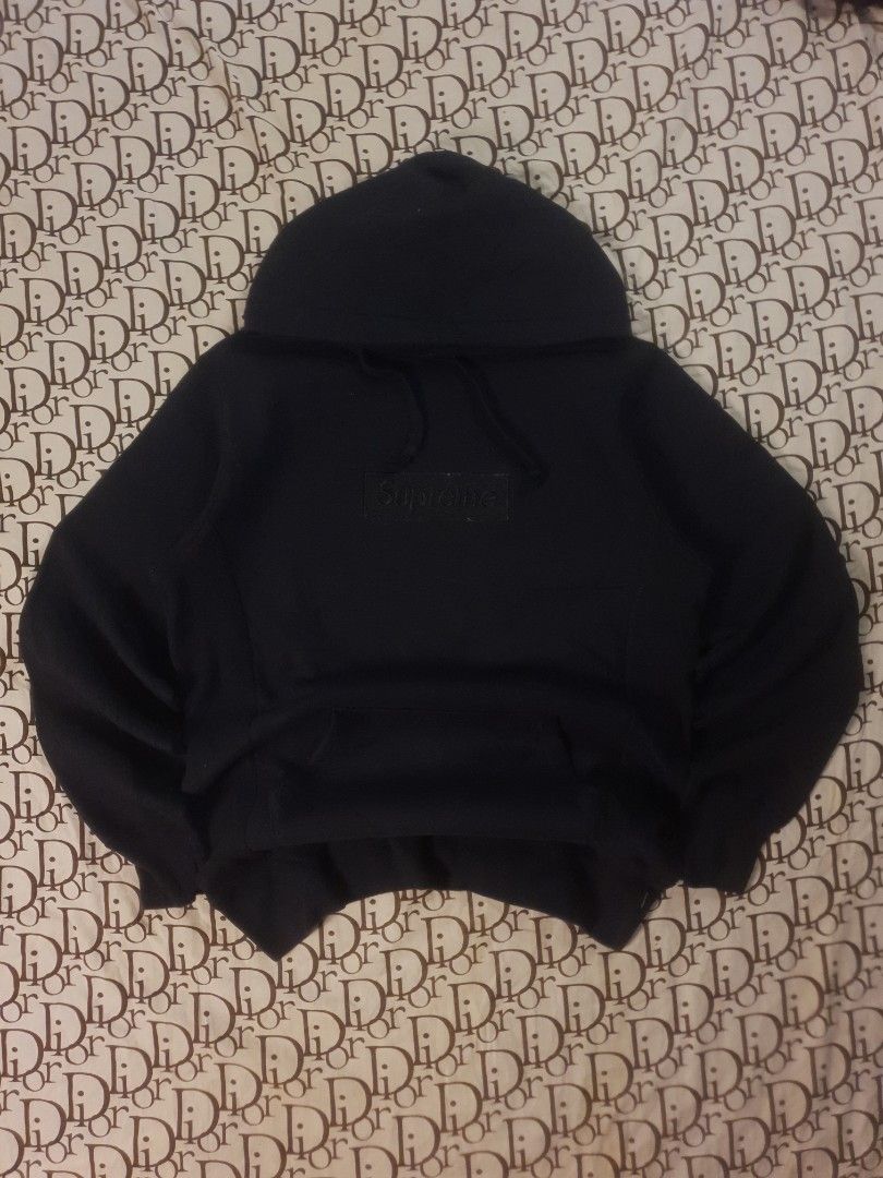 Supreme bogo hoodie black (Category: Luxury Apparel) located in San Fernando. Submitted by retro.district. (Listing ID 1461992086, Image 1). Description: - Supreme Bogo hoodie - Size: Small (20x27) - Condition: Excellent - no issue - Color Rate: 9.5/10.