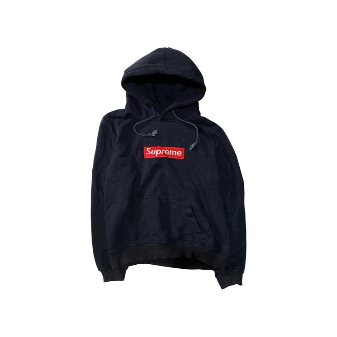 Supreme Box Logo Pullover Hoodie (Category: Hoodies) located in Manila. Submitted by finofindthisart (Listing ID 1461955466, Image 1). Description: Length 23 Width 20.