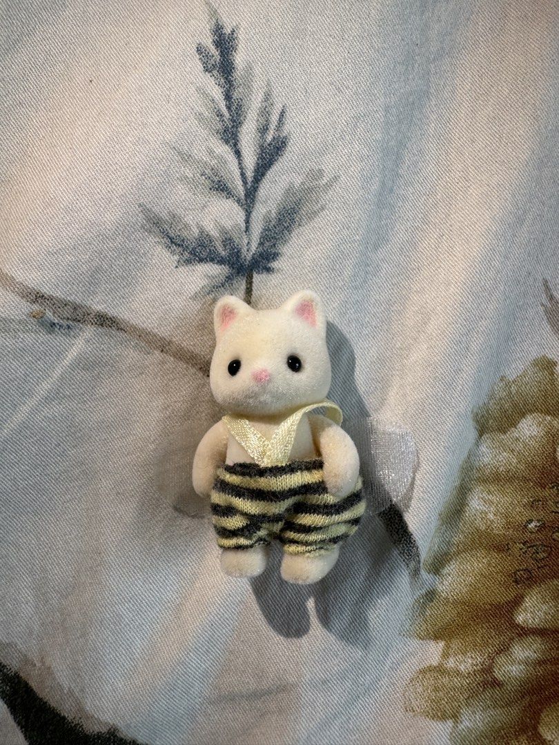 Sylvanian Families (Category: Figurines & Statues) located in Manila. Submitted by elaracastillo (Listing ID 1461878932, Image 1). Description: Silk cat brand new condition .