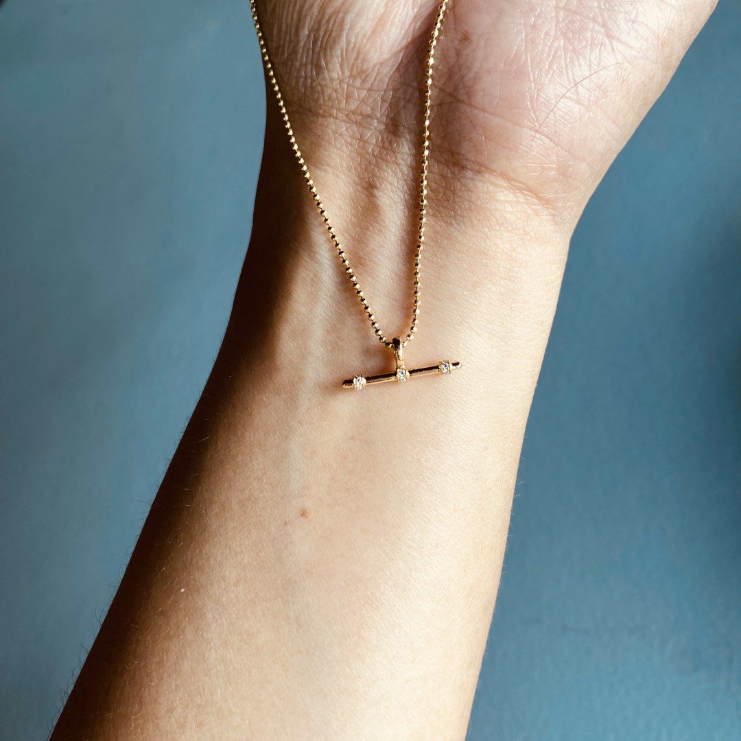 Tbar Mini YG Pendant (Category: Charms) located in Tiaong. Submitted by sourcedbyhannie (Listing ID 1461924217, Image 2). Description: 18K YG With natural diamonds Universal clasp.