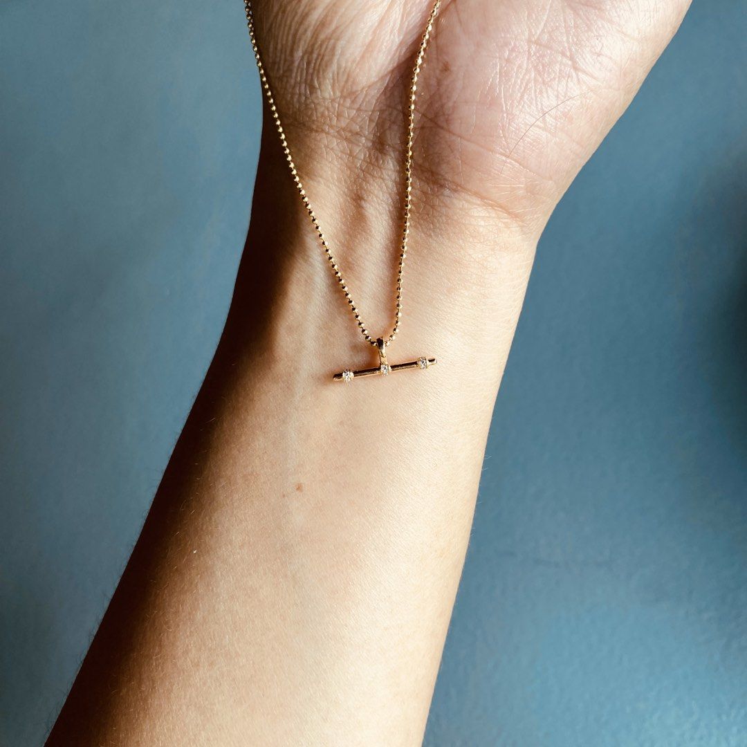 Tbar Mini YG Pendant (Category: Charms) located in Tiaong. Submitted by sourcedbyhannie (Listing ID 1461924217, Image 3). Description: 18K YG With natural diamonds Universal clasp.