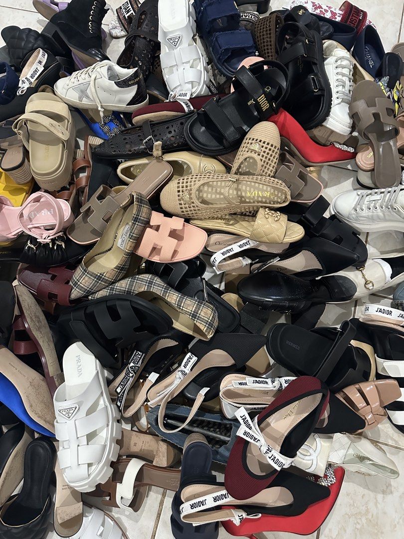 TEASER ‼️‼️‼️ (Category: Flats & Sandals) located in Marikina City. Submitted by georgiaprelovestuff (Listing ID 1461826888, Image 3). Description: TEASER 😍😍😍🥿🩴👟👠👡 Posting @6pm .