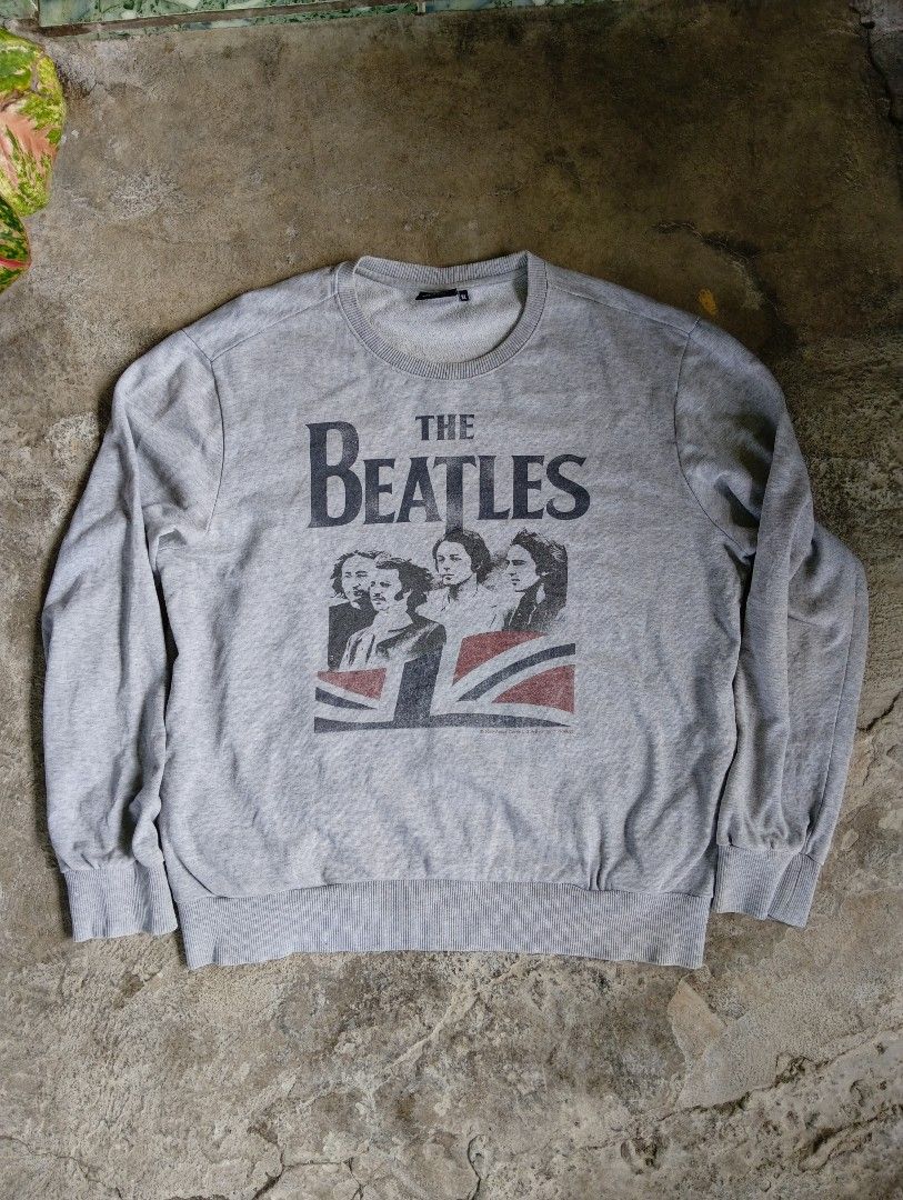 THE BEATLES BAND TEE (Category: Coats, Jackets and Outerwear) located in Kiblawan. Submitted by kynthoiiithrift (Listing ID 1461989507, Image 1). Description: EXCELLENT CONDITION NO ISSUE DATED 2011 23×29.