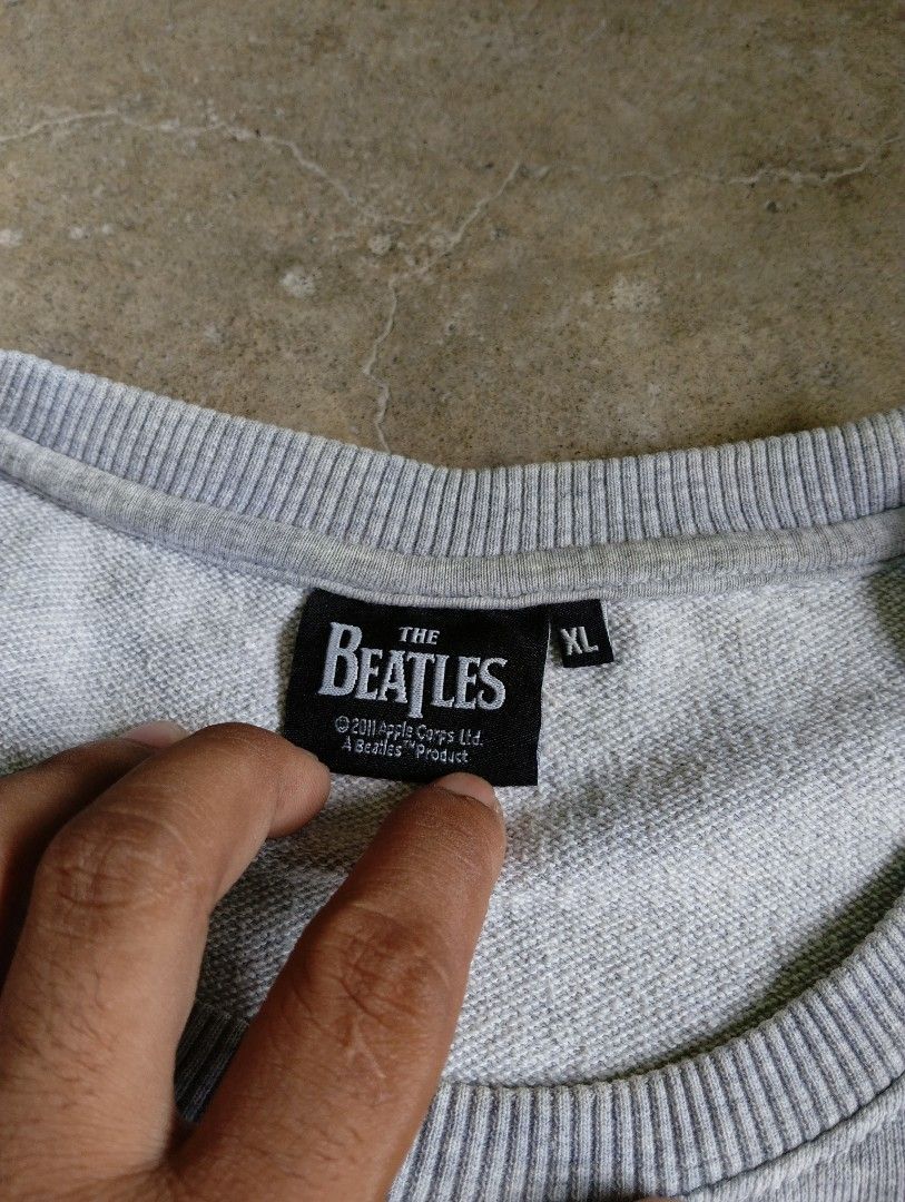 THE BEATLES BAND TEE (Category: Coats, Jackets and Outerwear) located in Kiblawan. Submitted by kynthoiiithrift (Listing ID 1461989507, Image 3). Description: EXCELLENT CONDITION NO ISSUE DATED 2011 23×29.