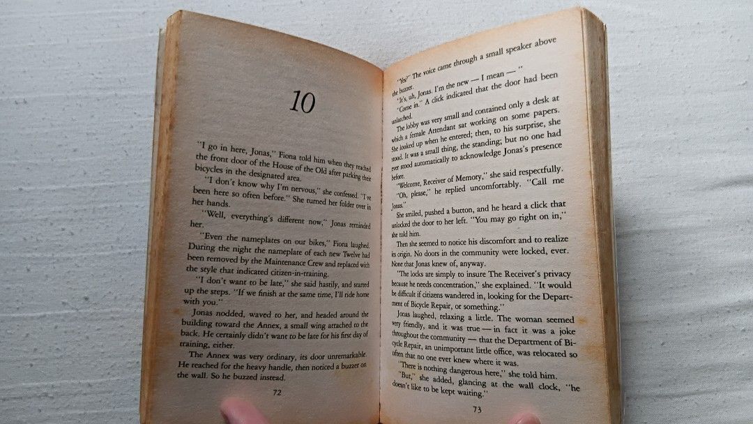"The Giver" by Lois Lowry (Category: Storybooks) located in Antipolo. Submitted by imperial_trader (Listing ID 1461857187, Image 2). Description: - RFS: personal emergency *NEGOTIABLE/OPEN TO OFFERS as well - offers will be considered until a deal is made (items are delivered to the buyer and payment is made) - auto accept price: Php 200 - with yellowed pages - with plastic cover - softbound.