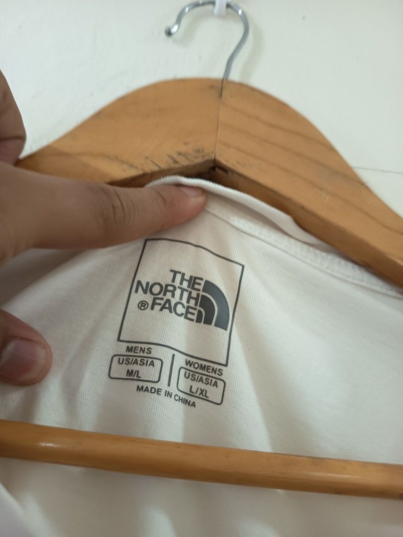 The North Face Shirt (Category: Tshirts & Polo Shirts ) located in Manila. Submitted by skippypeanut1331 (Listing ID 1461961049, Image 2). Description: 22x26.5 Medium Very Good Condition Issue: slight loose neckline.