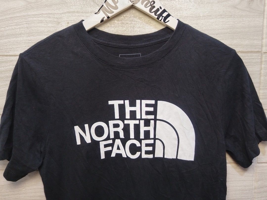 THE NORTH FACE TEE (Category: Blouses) located in Sorsogon. Submitted by mang_thrift2 (Listing ID 1461883558, Image 3). Description: Xs on tag 17W25.5L No issue.