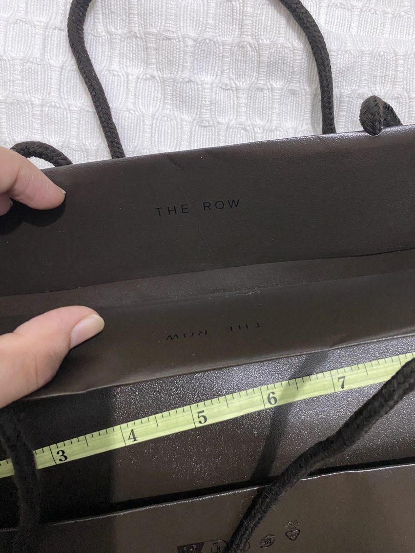 The row Paper bag (Category: Accessory Holder, Box & Organizers) located in Manila. Submitted by angeliemataro25 (Listing ID 1461847063, Image 3). Description: .