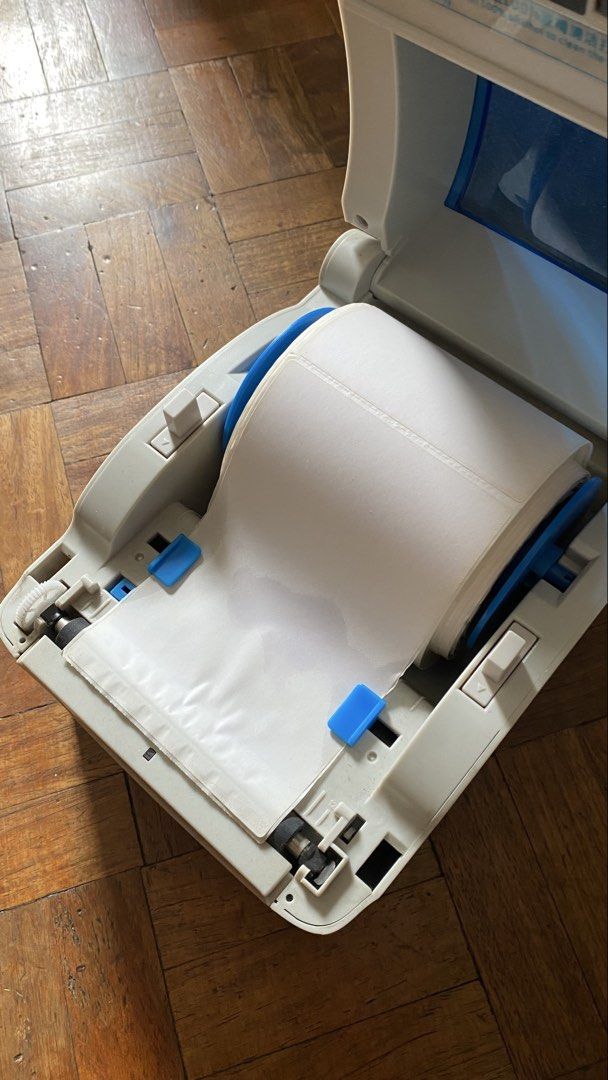 Thermal Printer (Category: Printers, Scanners & Copiers) located in Manila. Submitted by tineemall (Listing ID 1461847287, Image 2). Description: - Fully functional and in good working condition - Includes original power adapter - Comes with a roll of labels already installed - Ideal for organizing your home or office space - Simple to use: just plug in and print your labels 📍Sta Mesa Manila ⚠️Buyer will shoulder the sf.