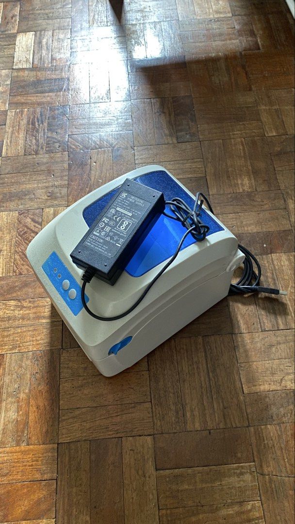 Thermal Printer (Category: Printers, Scanners & Copiers) located in Manila. Submitted by tineemall (Listing ID 1461847287, Image 1). Description: - Fully functional and in good working condition - Includes original power adapter - Comes with a roll of labels already installed - Ideal for organizing your home or office space - Simple to use: just plug in and print your labels 📍Sta Mesa Manila ⚠️Buyer will shoulder the sf.