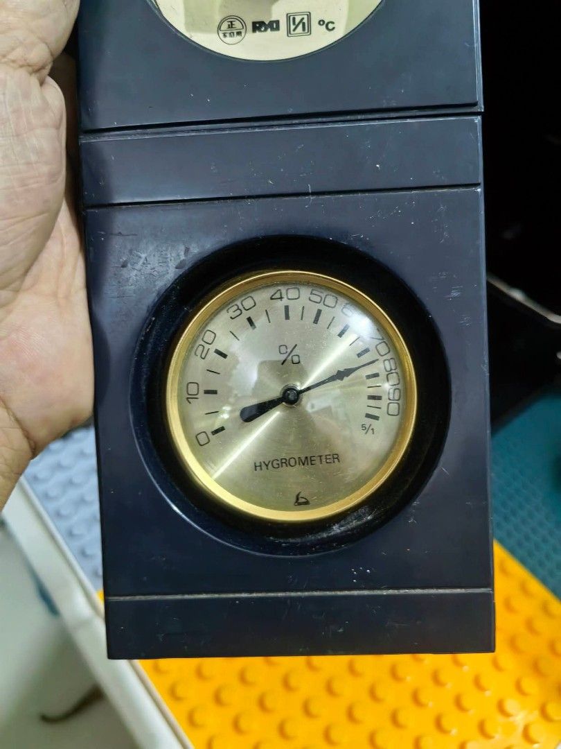 Thermometer and Hygrometer (Category: Gardening Tools & Ornaments) located in Cebu City. Submitted by dudes_villanueva (Listing ID 1461818290, Image 3). Description: Thermometer and Hygrometer Plastic Body 📌 In excellent condition. Height: 15.25 in.