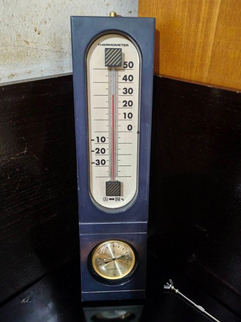 Thermometer and Hygrometer (Category: Gardening Tools & Ornaments) located in Cebu City. Submitted by dudes_villanueva (Listing ID 1461818290, Image 1). Description: Thermometer and Hygrometer Plastic Body 📌 In excellent condition. Height: 15.25 in.