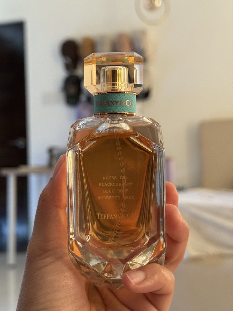 Tiffany & Co. Rose Gold EDP 75ml (Category: Fragrance & Deodorants) located in San Nicolas. Submitted by ihascat (Listing ID 1461806486, Image 2). Description: - Authentic Tiffany & Co. Rose Gold Eau de Parfum - Natural Spray Vaporizer - Size: 2.5 FL OZ / 75 ml - Key Notes: Blackcurrant, Blue Rose, Ambrette Seed - Includes Original Box.