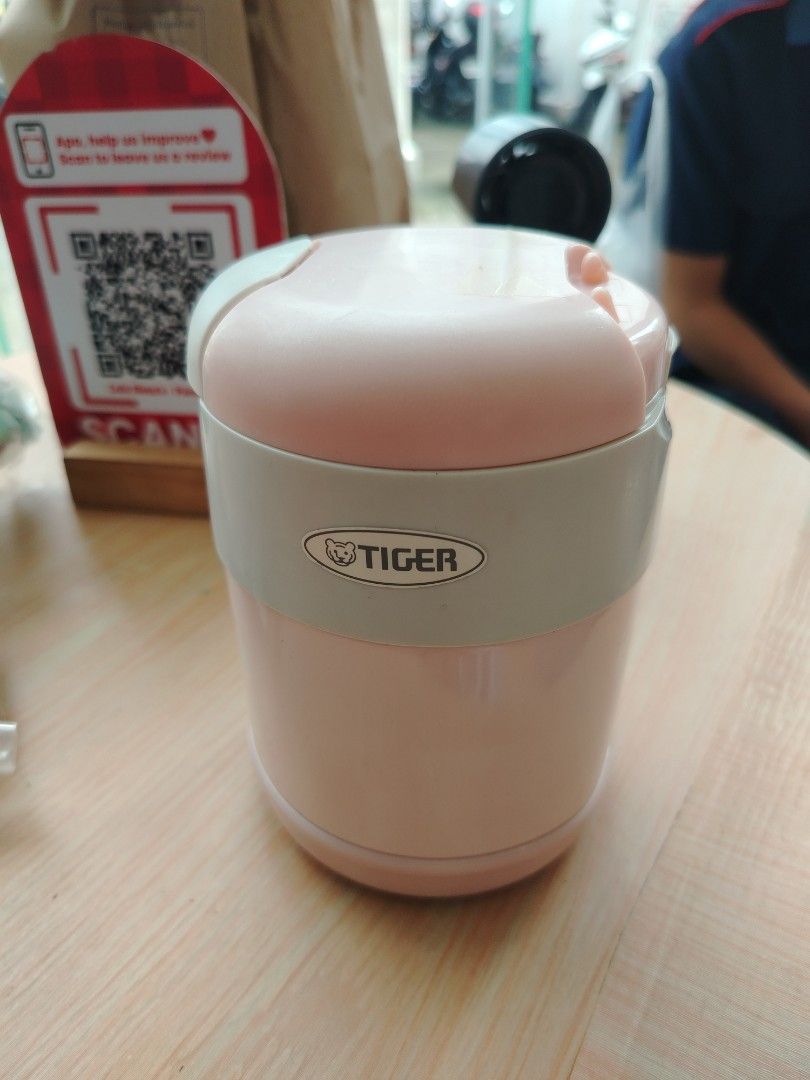 Tiger Food Jar Pink (Category: Food Organization & Storage) located in Manila. Submitted by purediamond888 (Listing ID 1462001086, Image 2). Description: - Pink Tiger food jar - Includes inner containers - Keeps food warm or cold - Easy to carry, ideal for packed lunches or snacks.