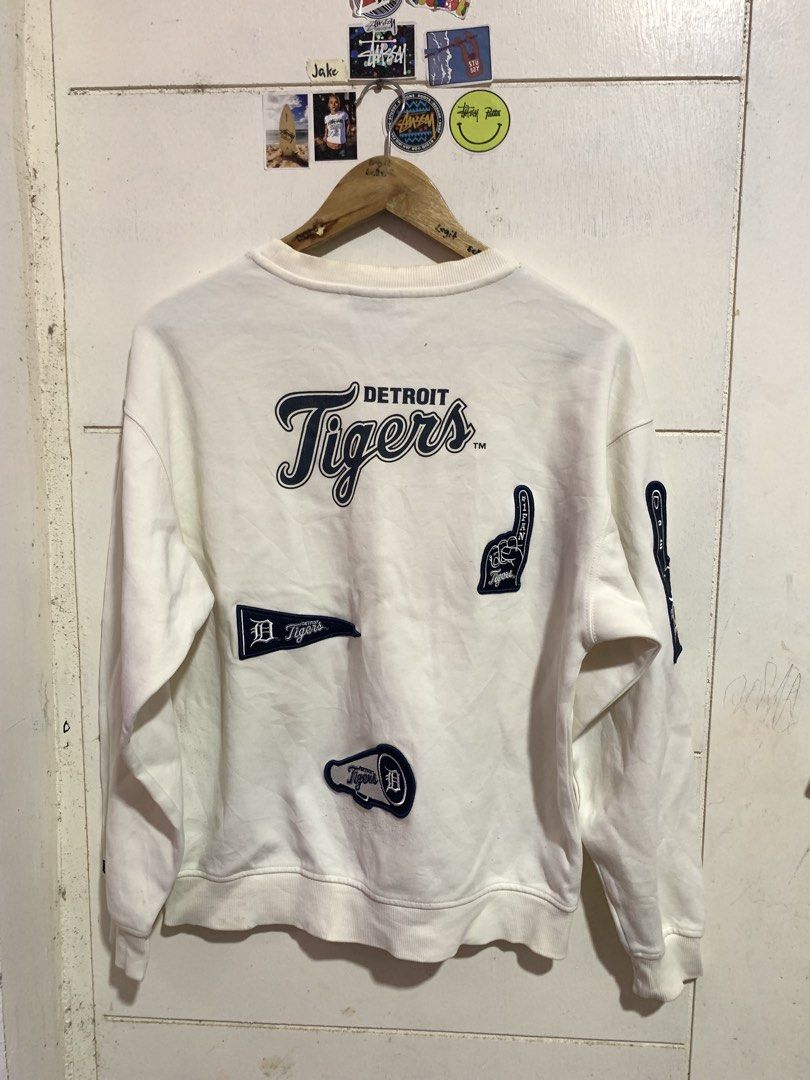 TIGERS MLB (Category: Coats, Jackets and Outerwear) located in Bauang. Submitted by jkjk32 (Listing ID 1461957870, Image 1). Description: 21x25 s-M excellent wash only +ship launion .